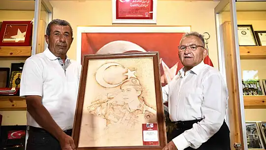 Çiçek ve  Büyükkılıç, 15 Temmuz Şehidi Cennet Yiğit'i kabrini ziyaret etti