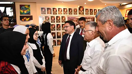 Çiçek ve  Büyükkılıç, 15 Temmuz Şehidi Cennet Yiğit'i kabrini ziyaret etti