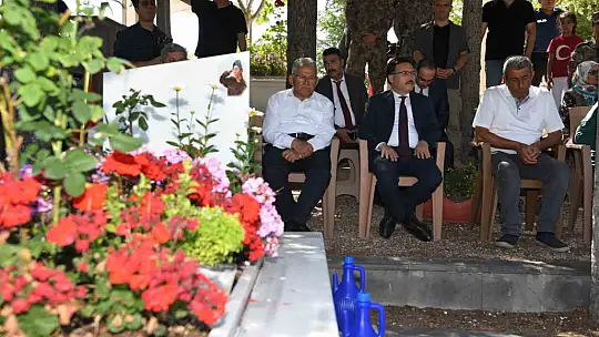 Çiçek ve  Büyükkılıç, 15 Temmuz Şehidi Cennet Yiğit'i kabrini ziyaret etti