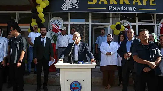 Vali Çiçek ve Büyükkılıç, Sarkafe ve Kitap Kafe'nin açılışını yaptı