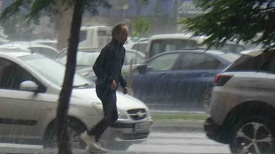 Sağanak yağış kentte etkili oldu