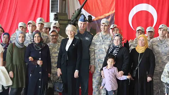 Engelli bireyler asker olmanın heyecanı yaşadı