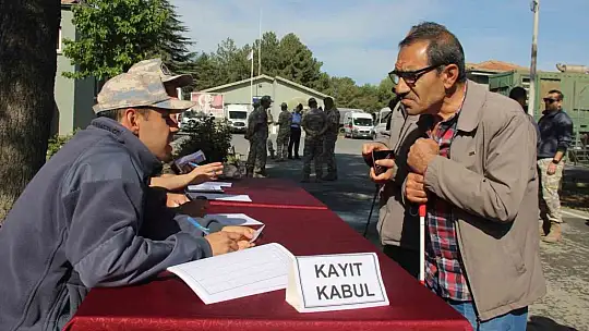 Engelli bireyler asker olmanın heyecanı yaşadı