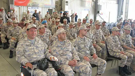 Engelli bireyler asker olmanın heyecanı yaşadı