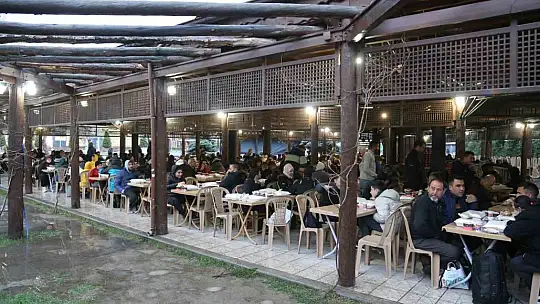 İftar sofrası ramazan boyunca misafirlerini ağırlayacak