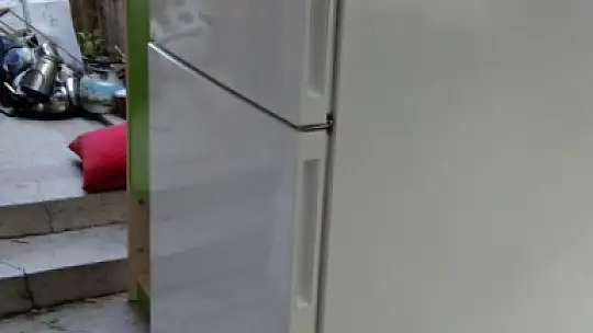 Eşyalarıyla sokakta kaldı