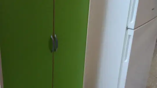 Eşyalarıyla sokakta kaldı