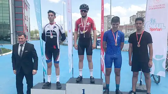 Nurullah Pakize Narin Anadolu Lisesi 4 Kupa kazandı