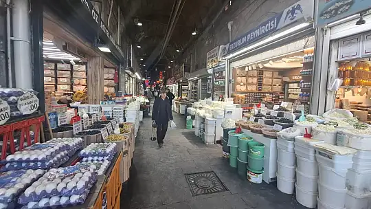 Kayseri'nin en eski çarşısı AVM'lere karşı direniyor!