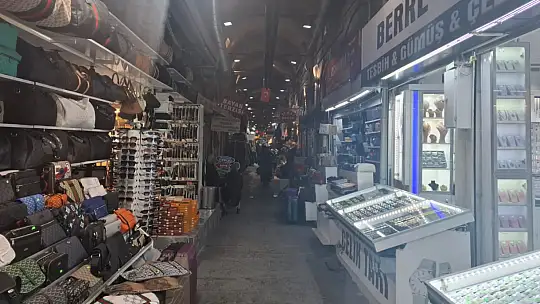 Kayseri'nin en eski çarşısı AVM'lere karşı direniyor!