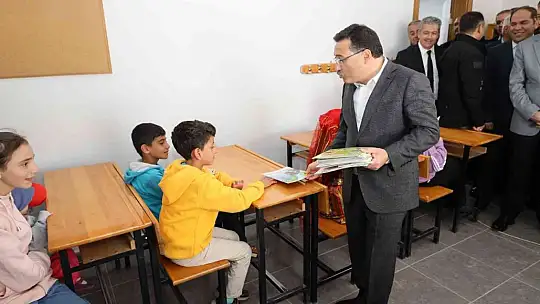 Yahyalı'da ilkokul, halı saha ve kadın kooperatifi törenle açıldı