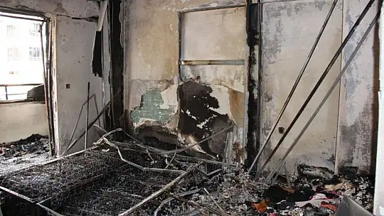 Yangında küle dönen evde 3 yaşındaki bebek yanarak can verdi