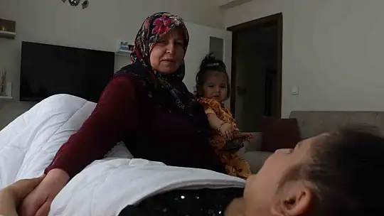 Yaralı depremzedeye ve bebeğine evini açtı