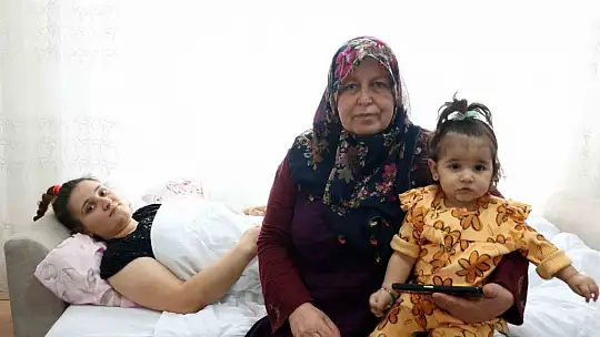 Yaralı depremzedeye ve bebeğine evini açtı