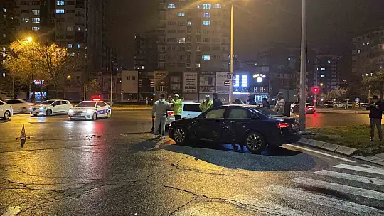 Yeni aldığı otomobiliyle kaza yaptı: Gözyaşlarına boğuldu