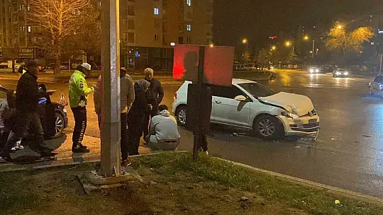 Yeni aldığı otomobiliyle kaza yaptı: Gözyaşlarına boğuldu