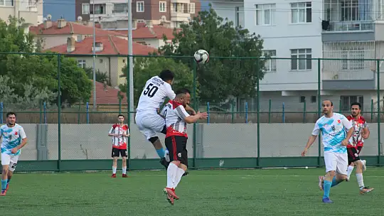 Düello sonunda Büyüleyen finalde