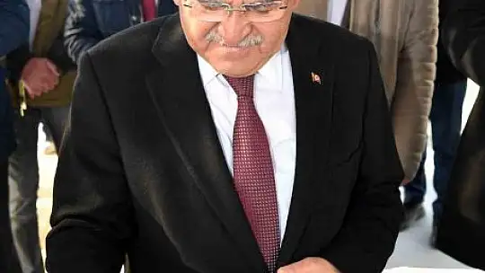 Yeni tramvay hattı hizmete başladı, Başkan Büyükkılıç vatman koltuğuna oturdu