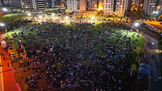 Yeşilyurt Mahallesi'nde açık hava sineması yoğun ilgi gördü