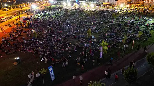 Yeşilyurt Mahallesi'nde açık hava sineması yoğun ilgi gördü