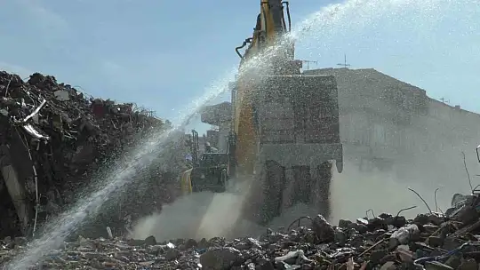 O binada enkaz çalışmaları sürüyor