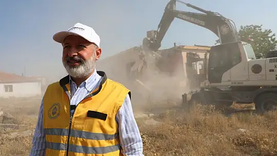 Yıldızevler'e ilk kepçe vuruldu! Bakın kepçeyi kim kullandı?
