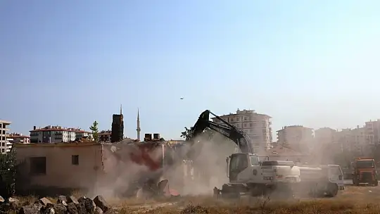 Yıldızevler'e ilk kepçe vuruldu! Bakın kepçeyi kim kullandı?