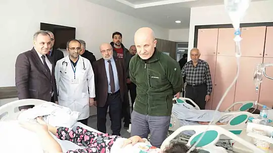 YÖK Başkanı Özvar ve ERÜ Rektörü Altun, Deprem Bölgesinden ERÜ'ye Sevk Edilen Yaralıları Ziyaret Etti