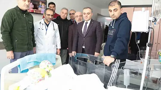 YÖK Başkanı Özvar ve ERÜ Rektörü Altun, Deprem Bölgesinden ERÜ'ye Sevk Edilen Yaralıları Ziyaret Etti