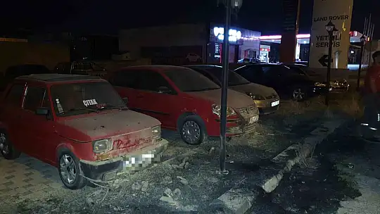 Kayseri'de çıkan ot yangınında araçlar zarar gördü