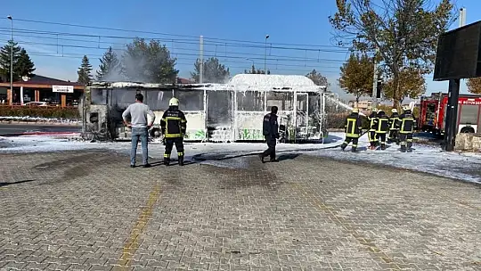 Otobüs cayır cayır yandı