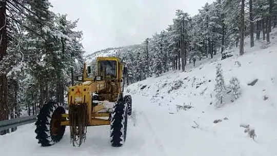 Yollar temizlendi, çocuklar karın keyfini çıkardı