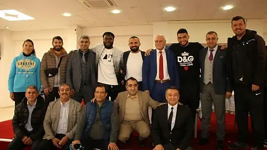 Kayserisporlu futbolcular öğrencilerle buluştu