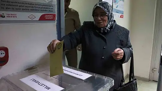 Yurtdışındaki vatandaşlar oylarını kullanıyor