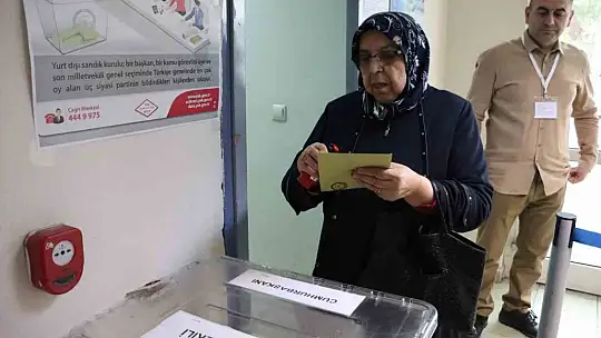 Yurtdışındaki vatandaşlar oylarını kullanıyor