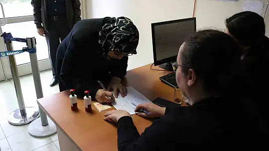 Yurtdışındaki vatandaşlar oylarını kullanıyor