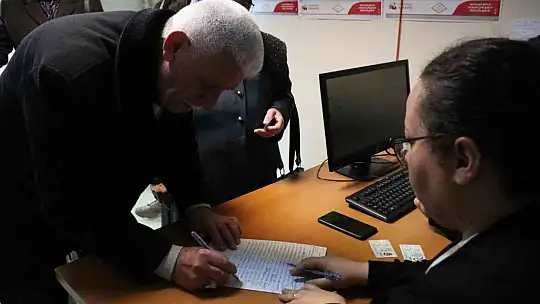 Yurtdışındaki vatandaşlar oylarını kullanıyor