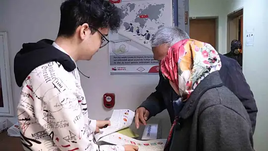 Yurtdışındaki vatandaşlar oylarını kullanıyor