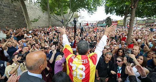 Kayseri'de konuşan Özel: ''Bundan sonra siyasi tartışmalarla oy devşirme oyunlarına asla gelmeyeceğiz''