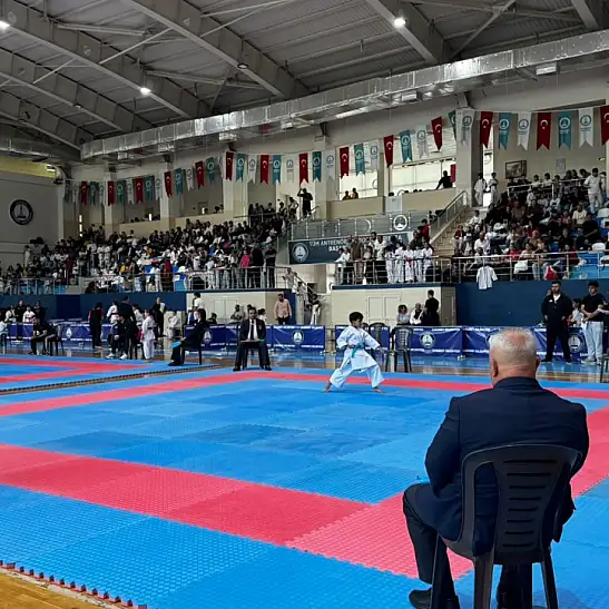 Kayserili sporcular da oradaydı! 600 karateci madalya için yarıştı