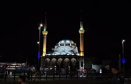 15 Temmuz şehitleri için camilerde sela okundu