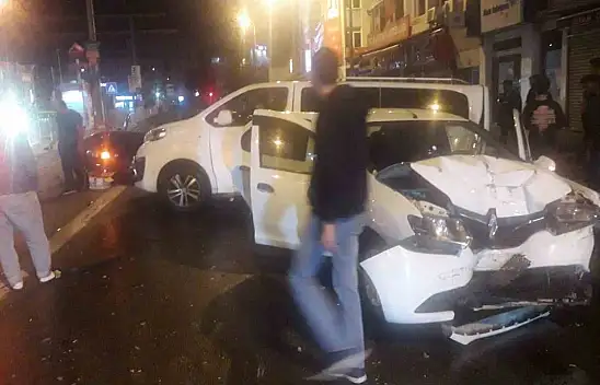 Kayseri'de araçlar birbirine girdi!