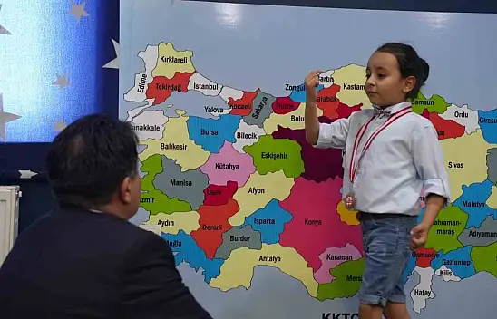 Kayseri'de 6 Yaşında Tarih Dehası Demir'in Hedefi İlber Ortaylı!