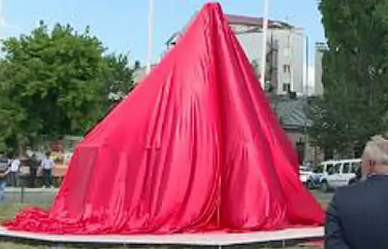 8 Mart'ta Heykeli Dikilecek!