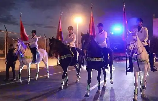 A Milli Takımına Kayseri'de atlı polisler eşlik etti