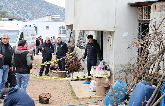 Adana'da kocası öldürülen kadın çocuğuyla kaçtı
