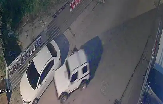 Adana'da taksi bulamayan iki arkadaş cip çaldı