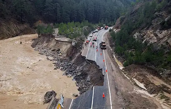 Adana-Kayseri yolu ölüm yoluna döndü!