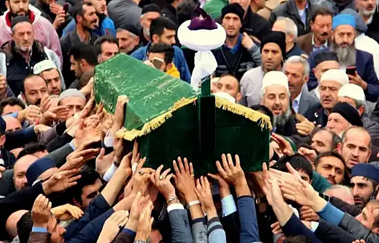AK Parti'de acı kayıp: Ayşe Böhürler'den taziye mesajı