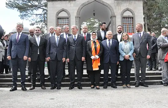 AK Parti heyeti, Seyyid Burhaneddin Türbesi'ni ziyaret etti